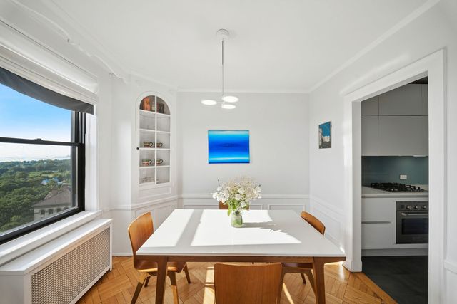 2000 N LINCOLN PARK WEST Avenue 1310, Chicago, IL 60614