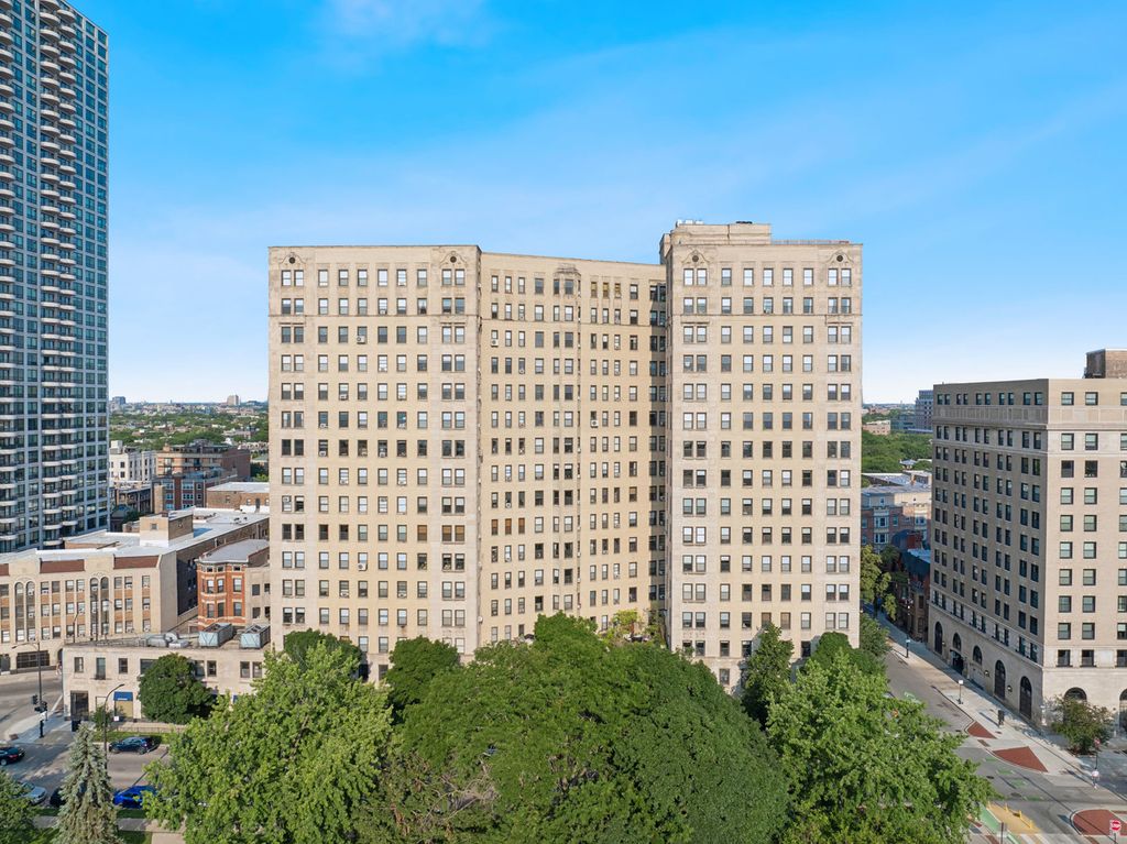 2000 N LINCOLN PARK WEST Avenue 1310, Chicago, IL 60614