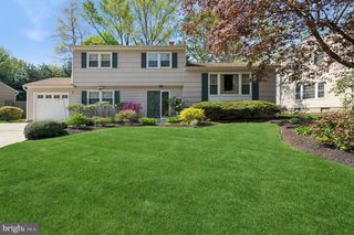 7 DARRAH LA, Lawrenceville, NJ 08648