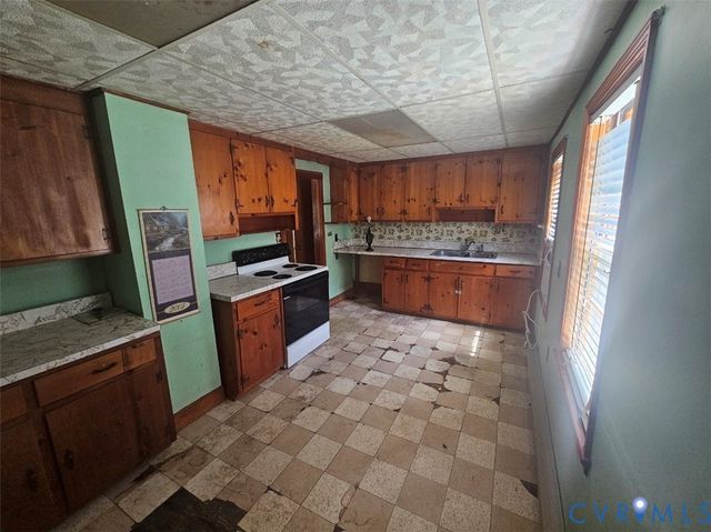 16491 Connie Hall Rd, Montpelier, VA 23192