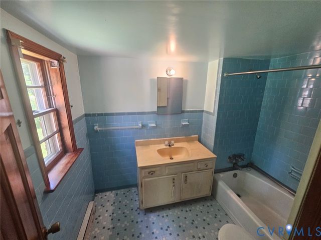 16491 Connie Hall Rd, Montpelier, VA 23192