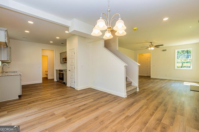 1669 W Poplar Street, Griffin, GA 30224