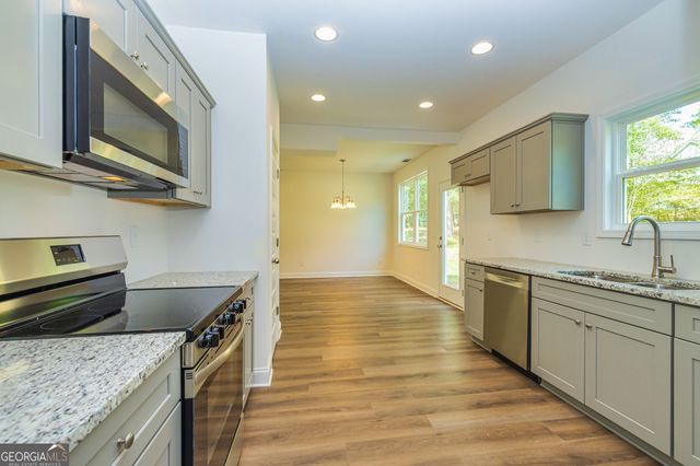 1669 W Poplar Street, Griffin, GA 30224