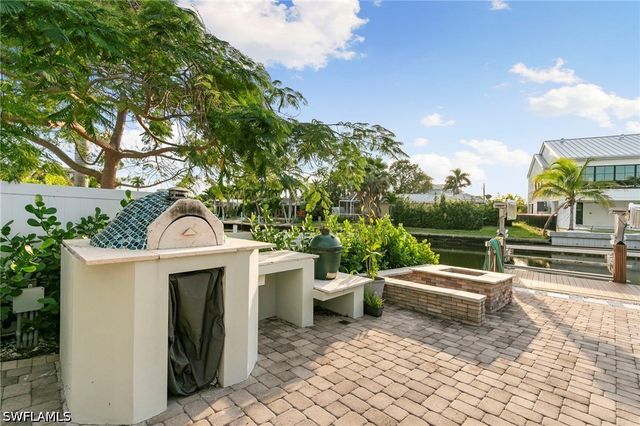 1794 Holiday LN, Naples, FL 34104