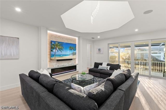 1794 Holiday LN, Naples, FL 34104