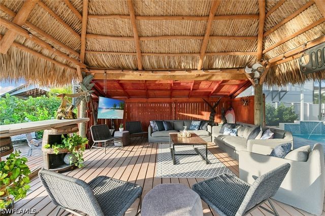 1794 Holiday LN, Naples, FL 34104