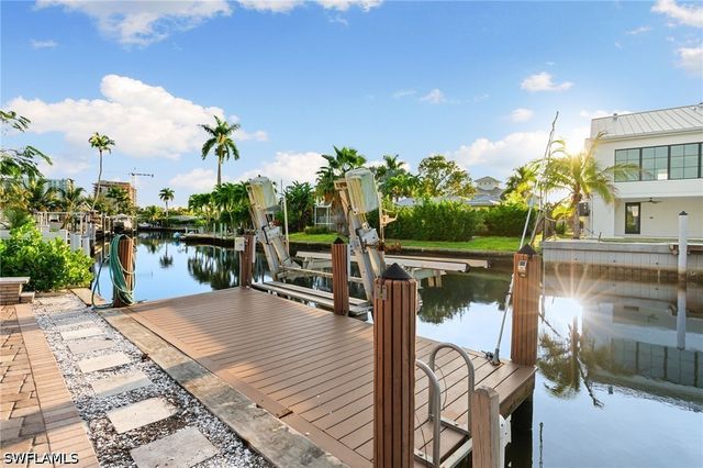 1794 Holiday LN, Naples, FL 34104
