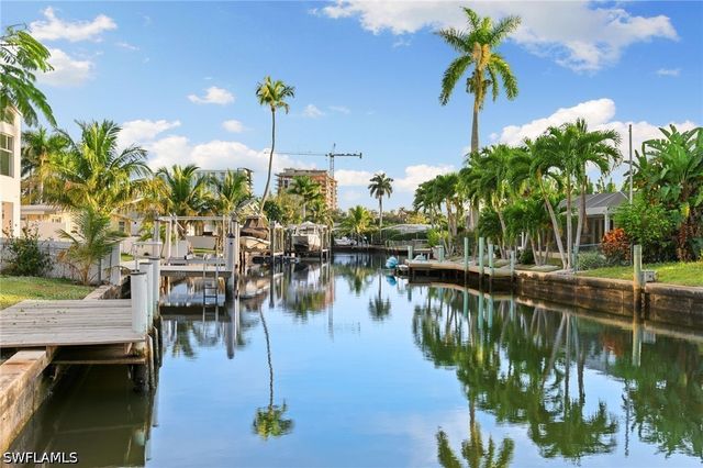 1794 Holiday LN, Naples, FL 34104