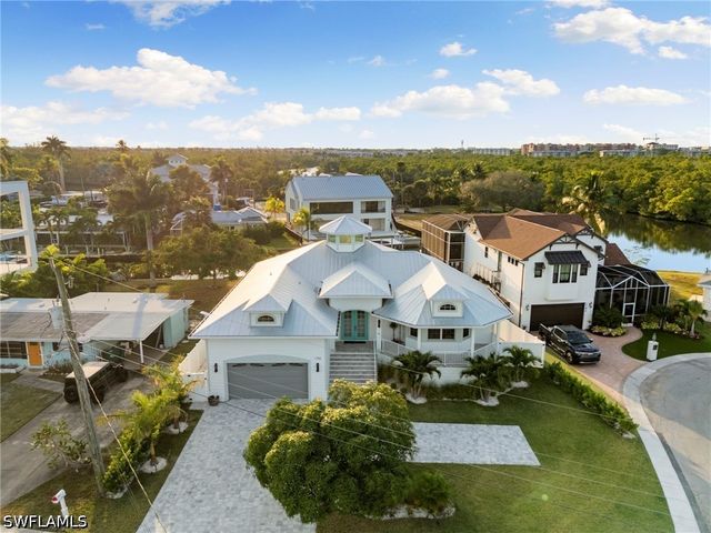 1794 Holiday LN, Naples, FL 34104