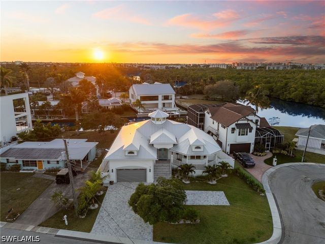 1794 Holiday LN, Naples, FL 34104
