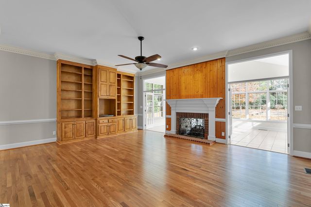 111 W Woodglen Road, Spartanburg, SC 29301