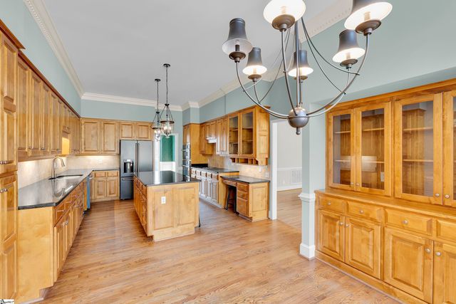 111 W Woodglen Road, Spartanburg, SC 29301