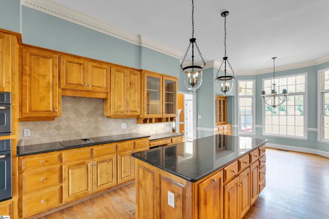 111 W Woodglen Road, Spartanburg, SC 29301