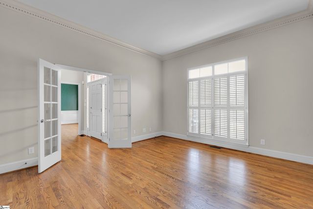 111 W Woodglen Road, Spartanburg, SC 29301