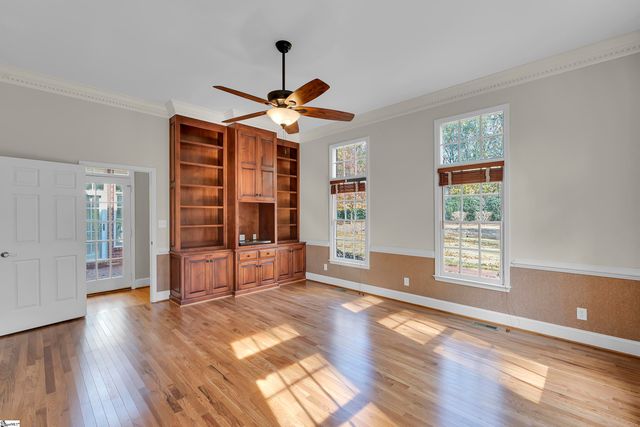 111 W Woodglen Road, Spartanburg, SC 29301