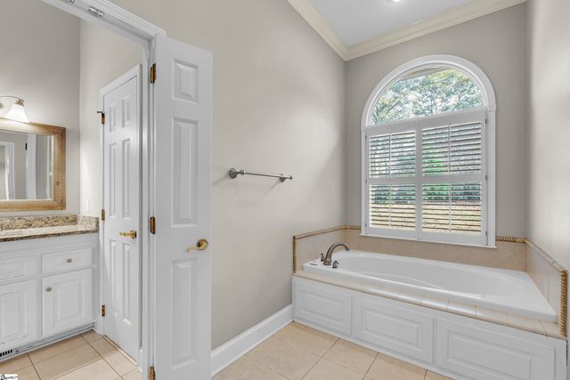 111 W Woodglen Road, Spartanburg, SC 29301