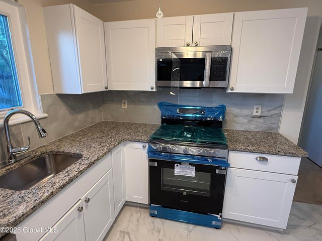 1 Meadowlark Drive, Cohoes, NY 12047