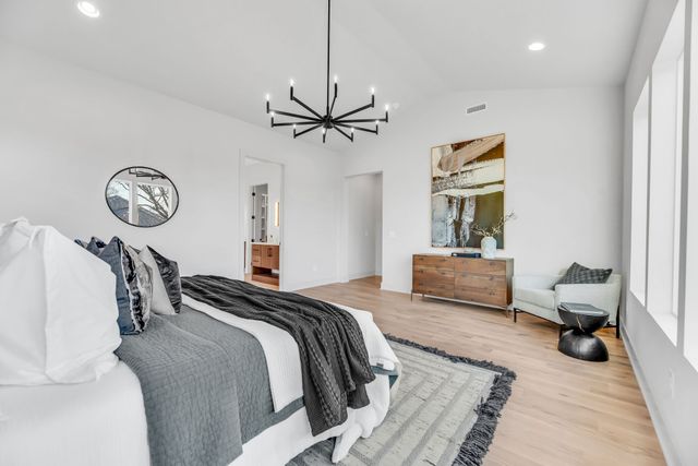 2048 Castleman Dr, Nashville, TN 37215