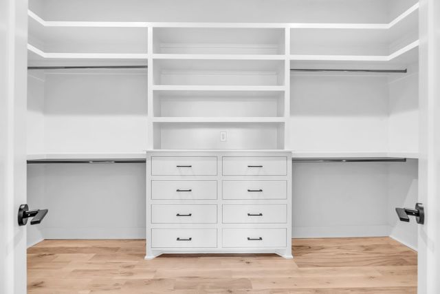 2048 Castleman Dr, Nashville, TN 37215