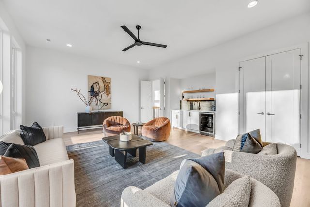 2048 Castleman Dr, Nashville, TN 37215