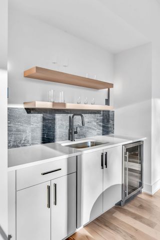 2048 Castleman Dr, Nashville, TN 37215