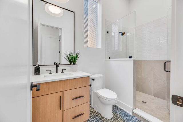 2048 Castleman Dr, Nashville, TN 37215