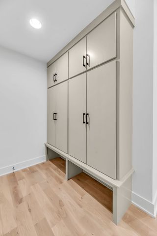 2048 Castleman Dr, Nashville, TN 37215