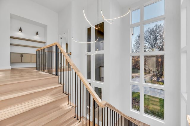 2048 Castleman Dr, Nashville, TN 37215