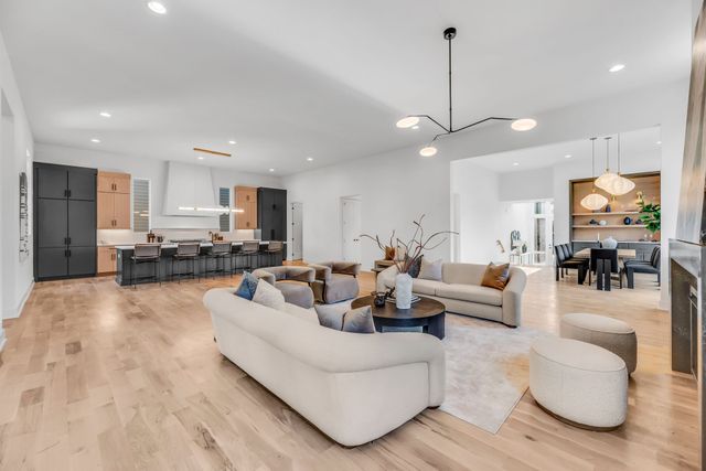 2048 Castleman Dr, Nashville, TN 37215