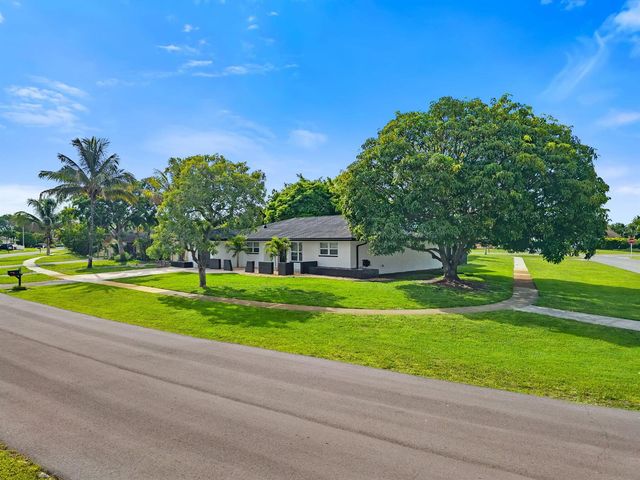 908 Hibiscus Drive, Royal Palm Beach, FL 33411