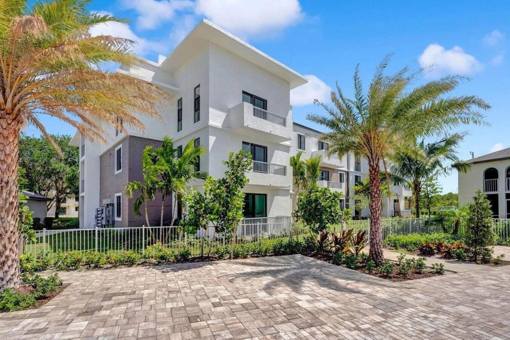 250 W Hidden Valley Boulevard 103, Boca Raton, FL 33487