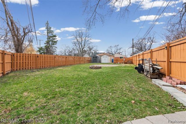 4685 Universal Street, Dearborn Heights, MI 48125
