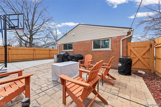 4685 Universal Street, Dearborn Heights, MI 48125