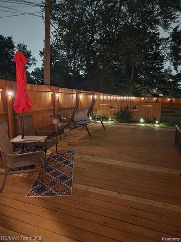 4685 Universal Street, Dearborn Heights, MI 48125