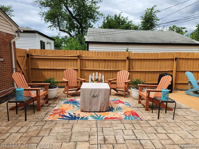 4685 Universal Street, Dearborn Heights, MI 48125