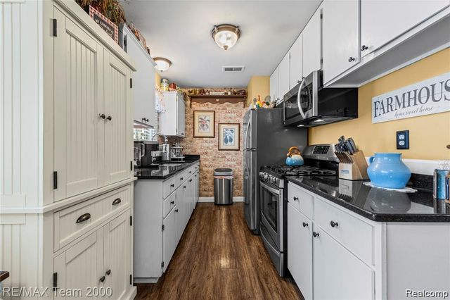 4685 Universal Street, Dearborn Heights, MI 48125
