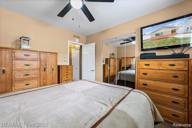 4685 Universal Street, Dearborn Heights, MI 48125