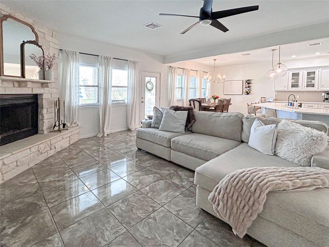 626 Sunset Trail, Angleton, TX 77515