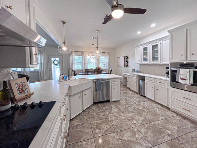 626 Sunset Trail, Angleton, TX 77515