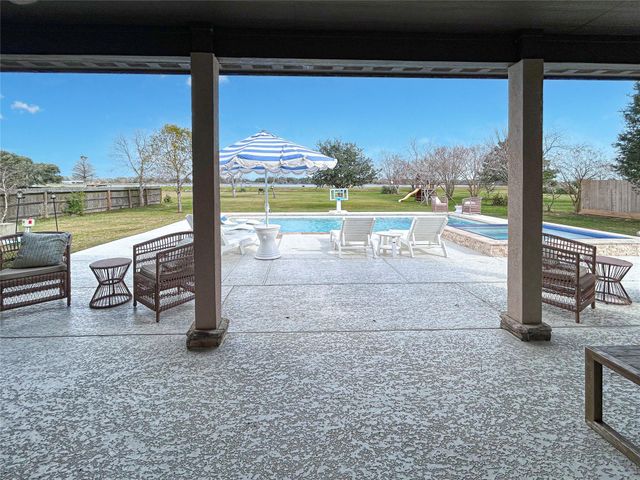 626 Sunset Trail, Angleton, TX 77515