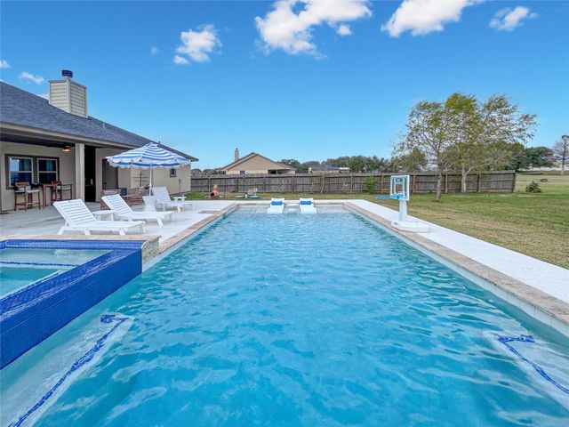 626 Sunset Trail, Angleton, TX 77515