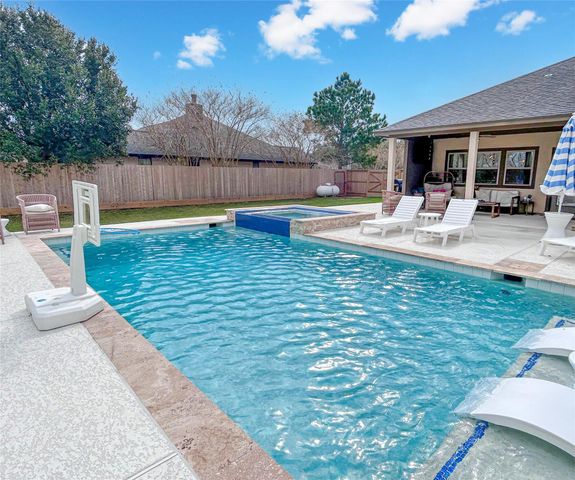 626 Sunset Trail, Angleton, TX 77515