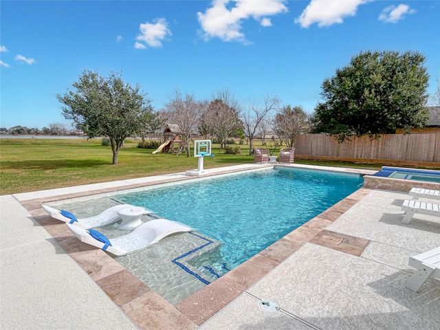 626 Sunset Trail, Angleton, TX 77515