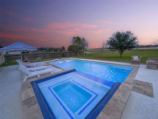 626 Sunset Trail, Angleton, TX 77515