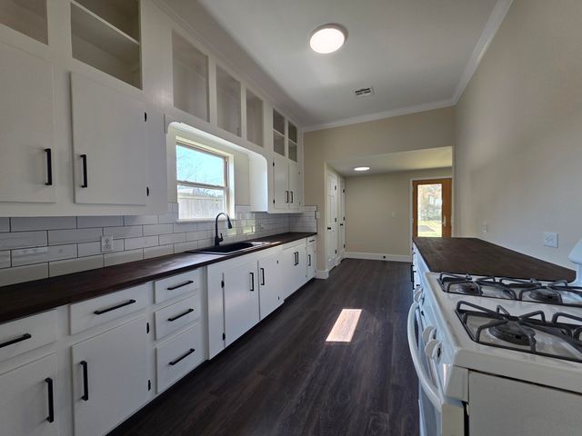 15 C Street NW, Miami, OK 74354