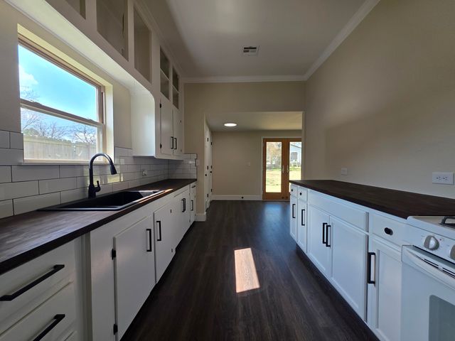 15 C Street NW, Miami, OK 74354