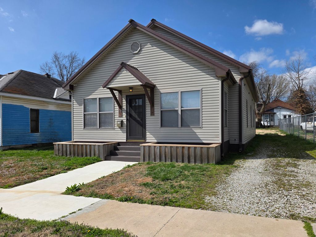 15 C Street NW, Miami, OK 74354