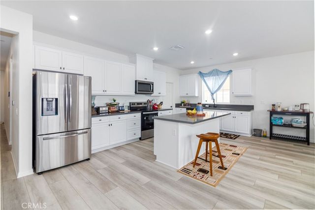 987 Runaway Trail, San Jacinto, CA 92582