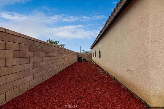 987 Runaway Trail, San Jacinto, CA 92582
