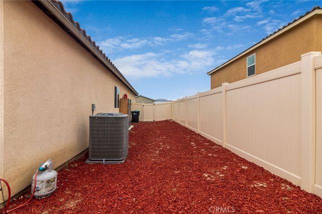 987 Runaway Trail, San Jacinto, CA 92582